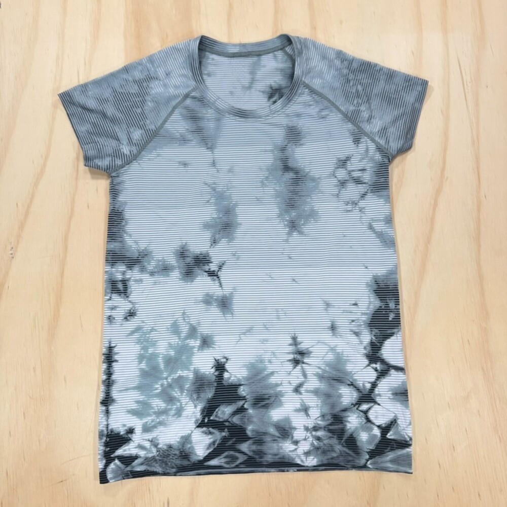 LULULEMON Swiftly Tech 2.0 Short Sleeve Shirt Gray White Tie Dye Women’s Size 6